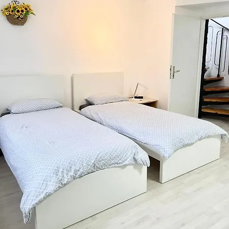 Messe, 2-bedroom Duplex With Terrace And Garden *