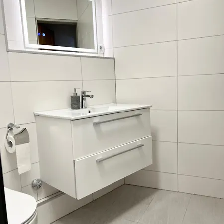 Messe, 2-bedroom Duplex With Terrace And Garden Villa *