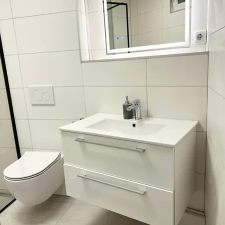Messe, 2-bedroom Duplex With Terrace And Garden Villa *